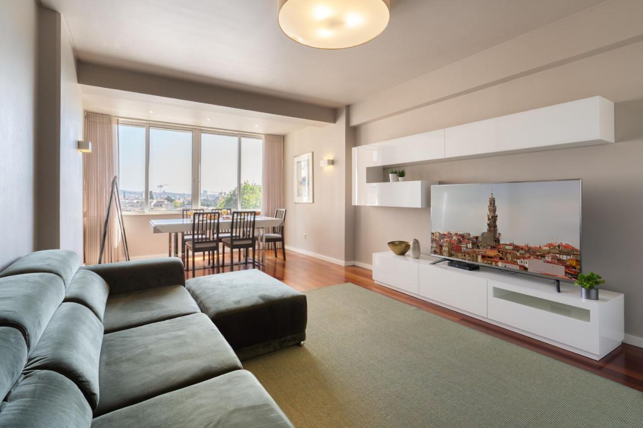 Carolina Roomy & Modern Apartment Porto Buitenkant foto